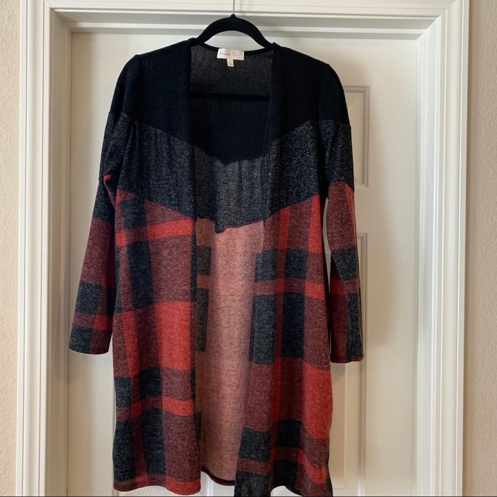 ❤️NEW M Red Gray Plaid V Color Block Cardigan Sweater - Picture 4 of 11